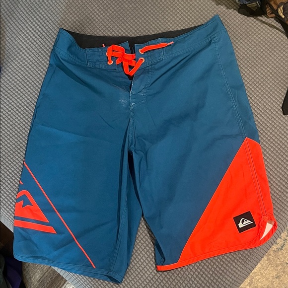 Quiksilver Men's Teal and Red Board Shorts - Picture 1 of 4